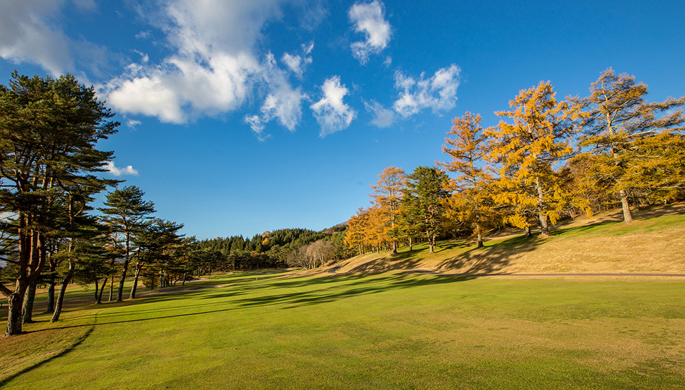 紅葉×浅間山！秋の絶景を楽しむリゾートゴルフ