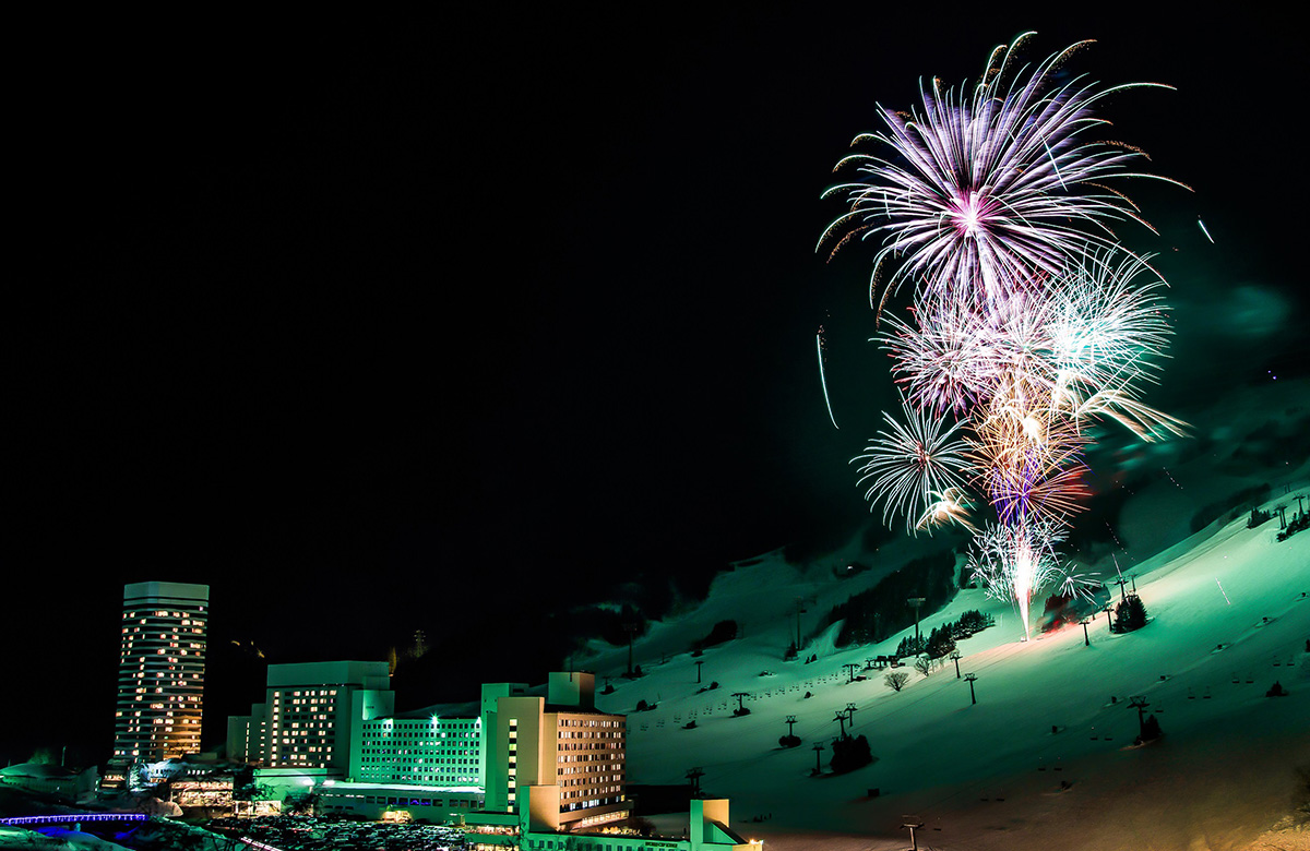 夜空と雪の絶景「この山には、こころ躍る何かがある」