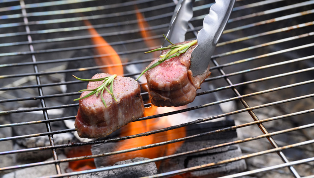 絶景の中でジビエを味わう贅沢！富良野の山賊BBQ体験