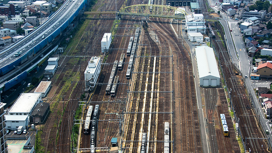 車両基地が眼下に！名古屋車両区側のトレインビュー。